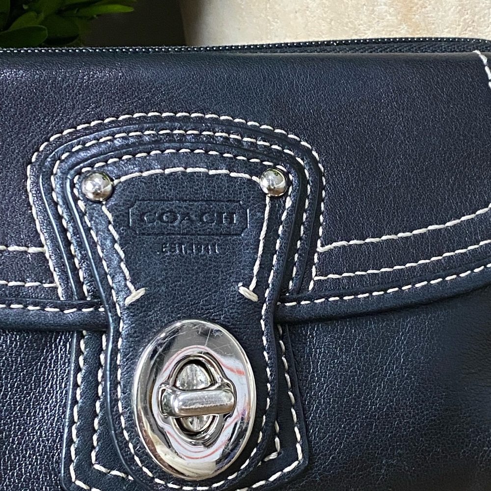 Coach Legacy Black Turnlock Wristlet Wallet
Clutch - Picture 3 of 12